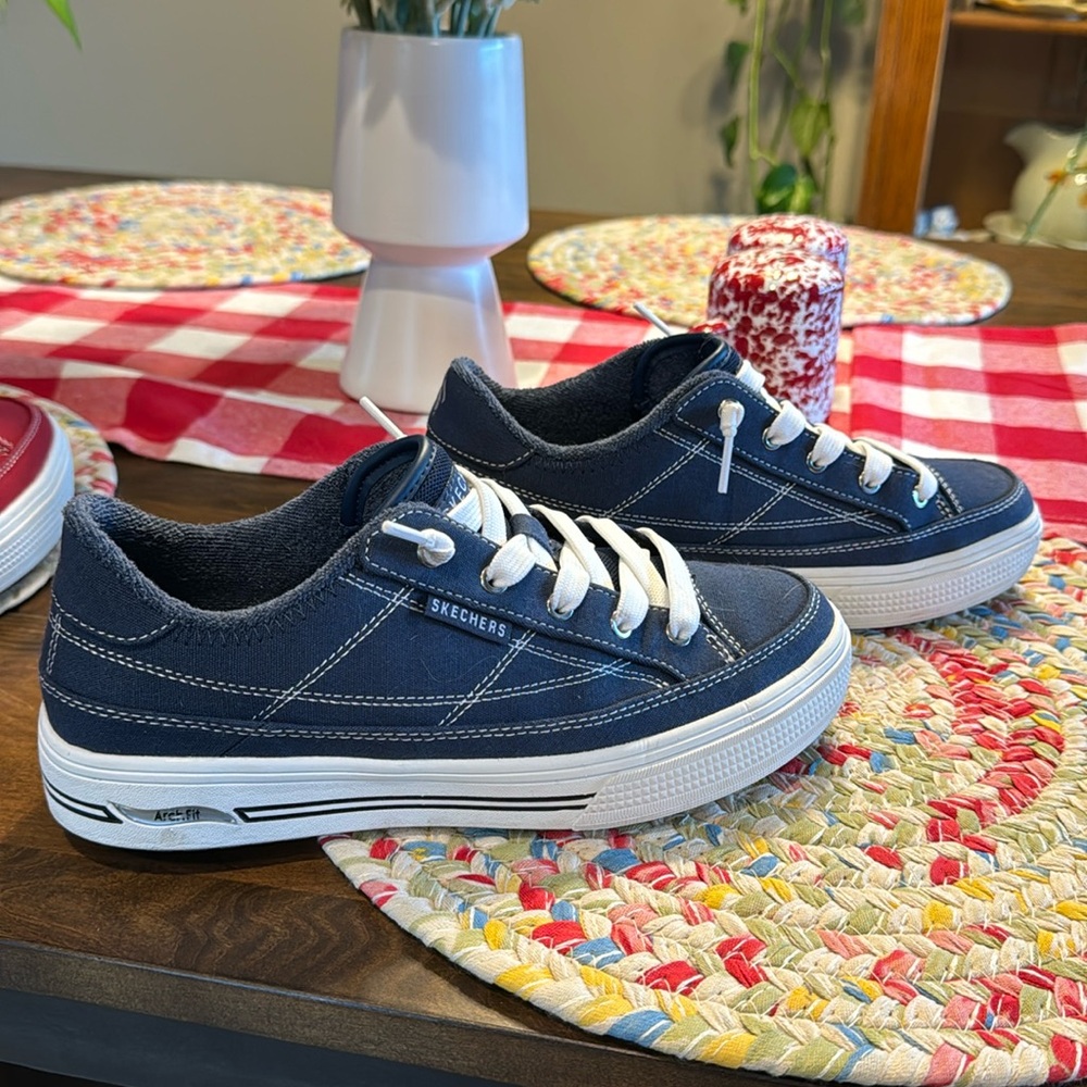 Skechers